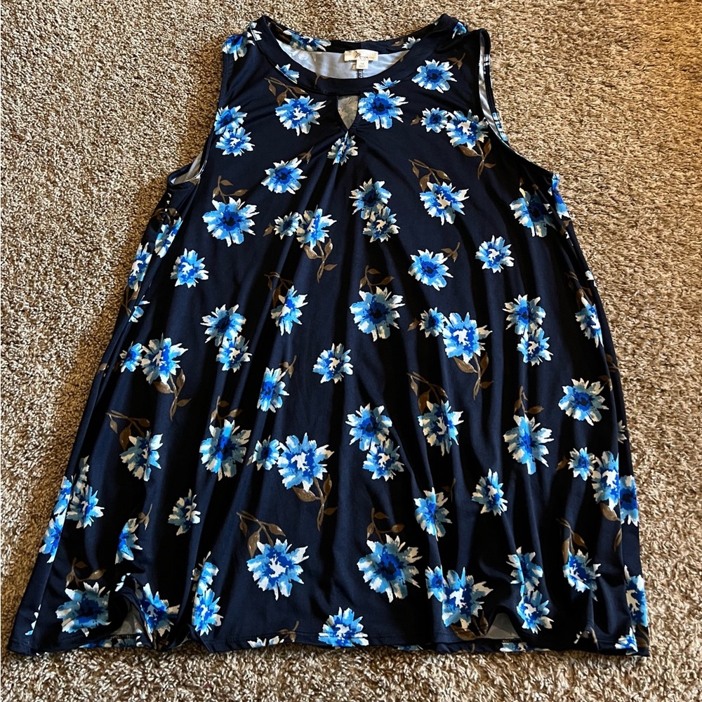 Cute boutique find. Women’s tank XL.